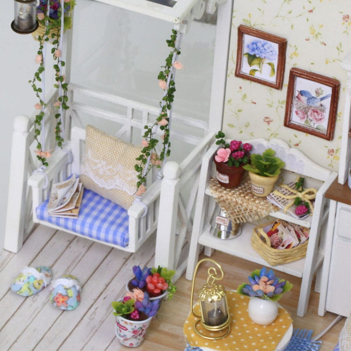 Miniaturowy domek - Fiołkowa weranda