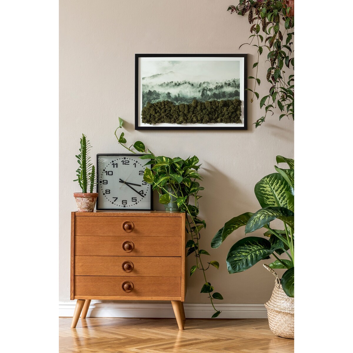 Obraz Las we mgle - mech chrobotek w czarnej ramie 60x40cm