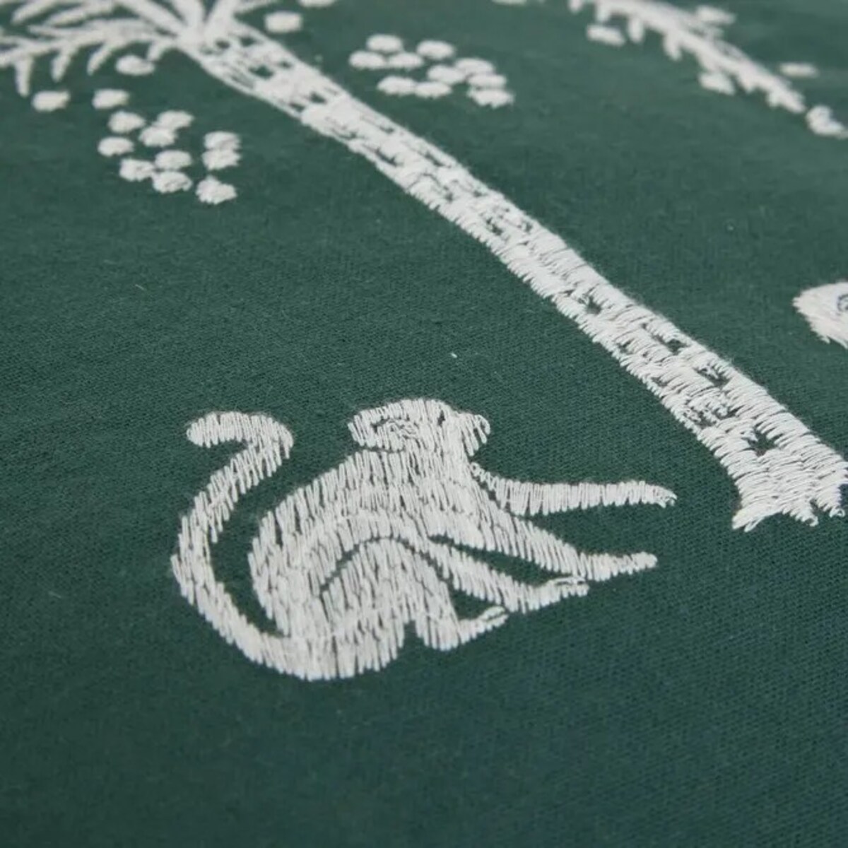 Poduszka dekoracyjna haftowana Palm Resort 45x45cm zielona