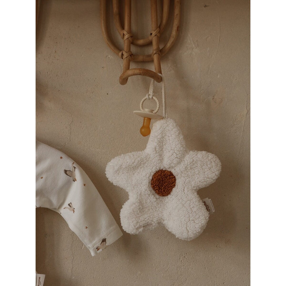 Zawieszka do smoczka/przytulanka stokrotka camel