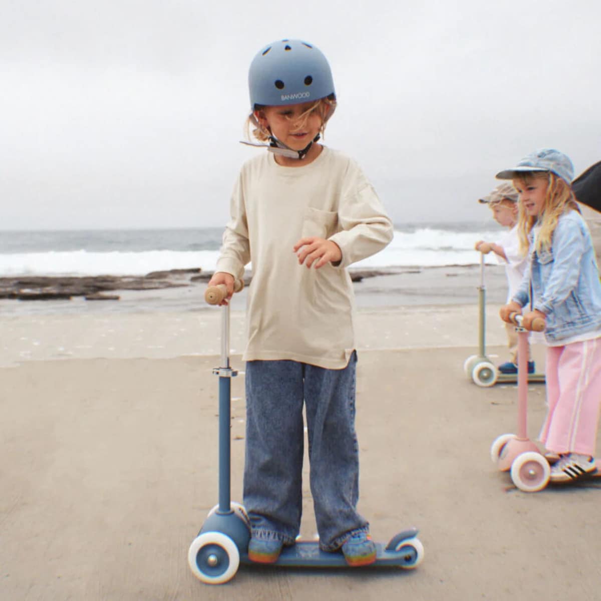 Banwood dziecięcy eco kask rowerowy Deep Sea