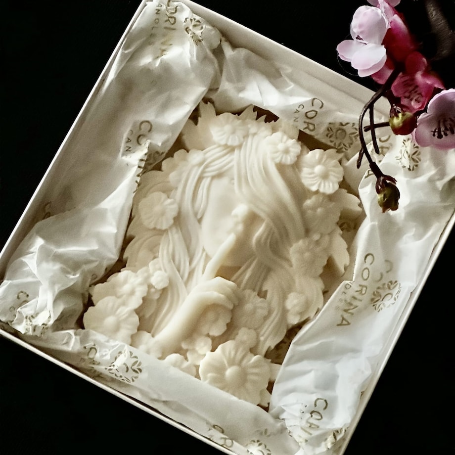 Świeca na prezent – kobieca dekoracja do wnętrz w pudełku prezentowym