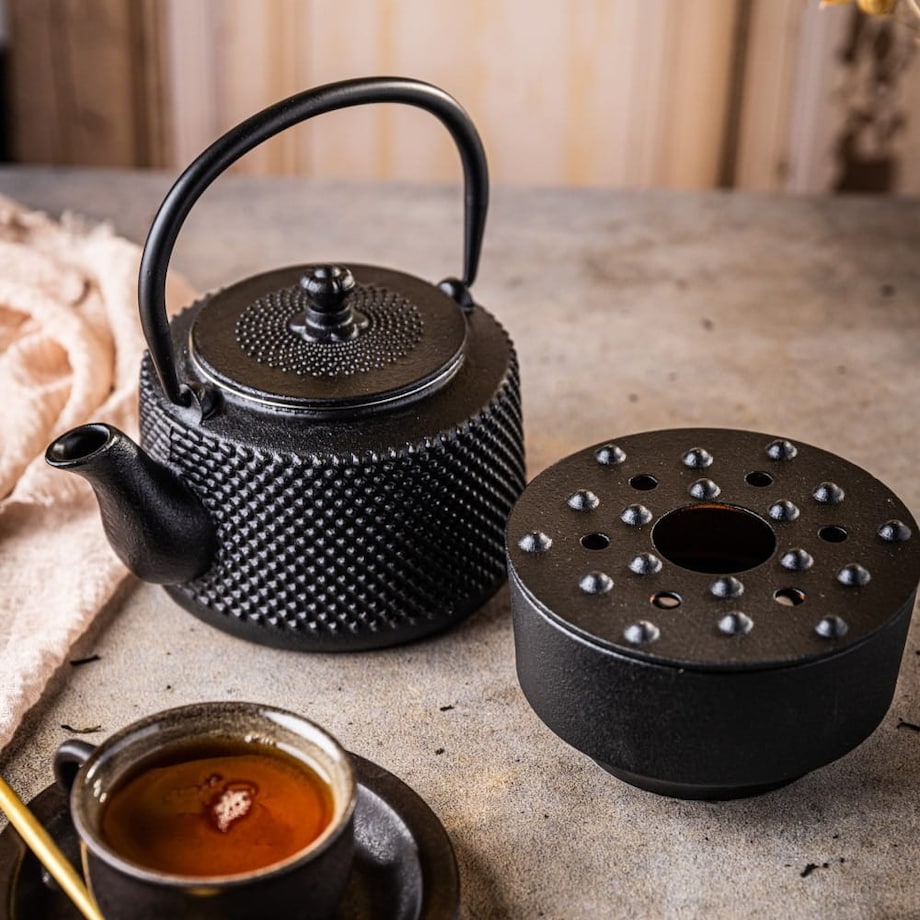 Czajniczek żeliwny z podgrzewaczem Zaparzacz do herbaty ziół 0.8L KINGHOFF