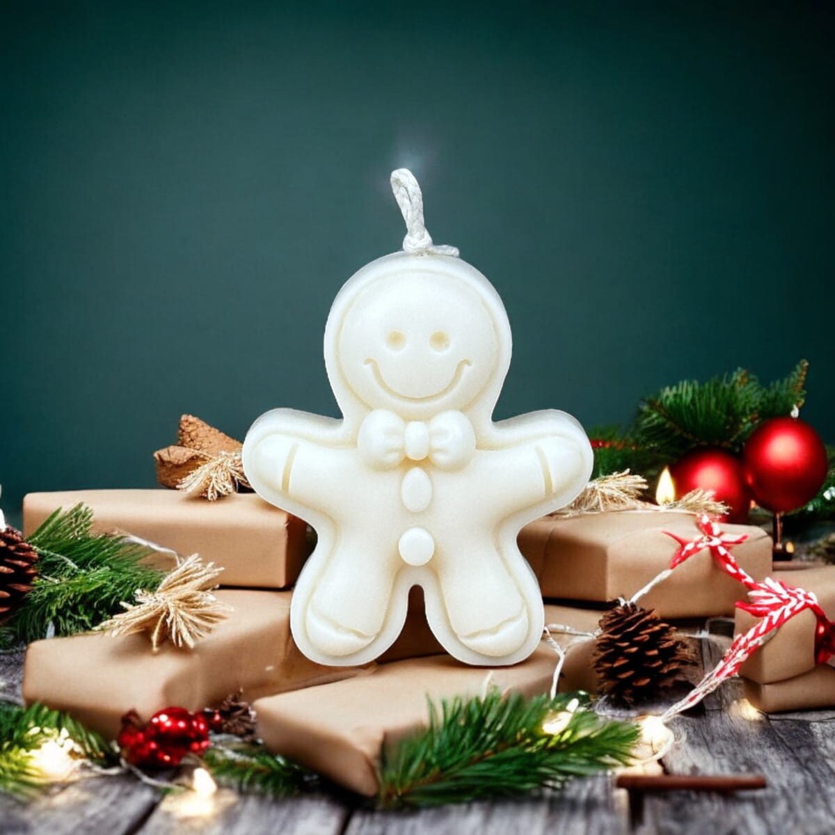 Świeca sojowa Piernikowy Ludzik – ręcznie robiona świąteczna dekoracja