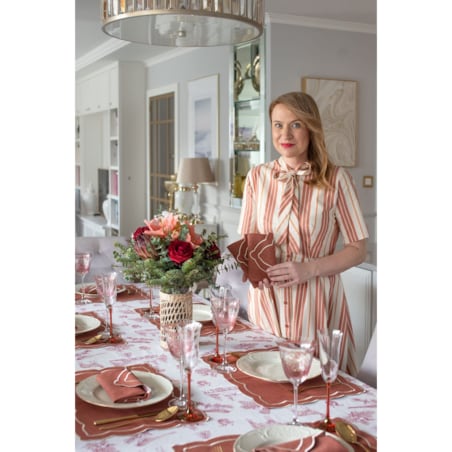 Obrus Toile de Jouy Red Forest - 140 cm x 200 cm - idealny dla 4 osób