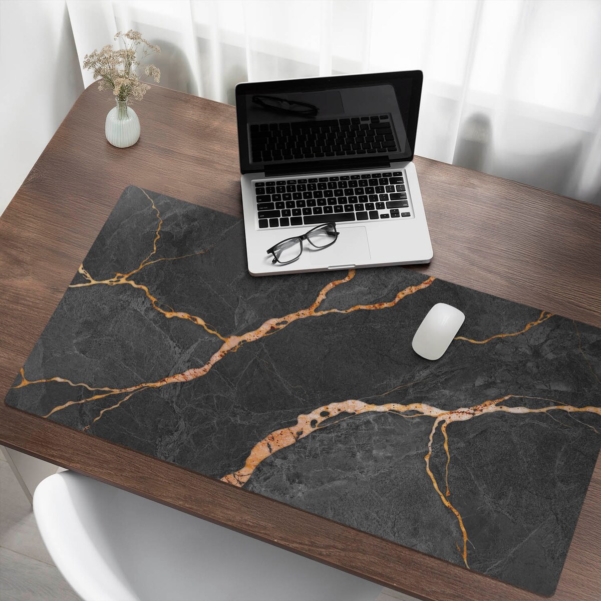 Czarna mata na biurko Marmurowe żyłki, 120x60 cm