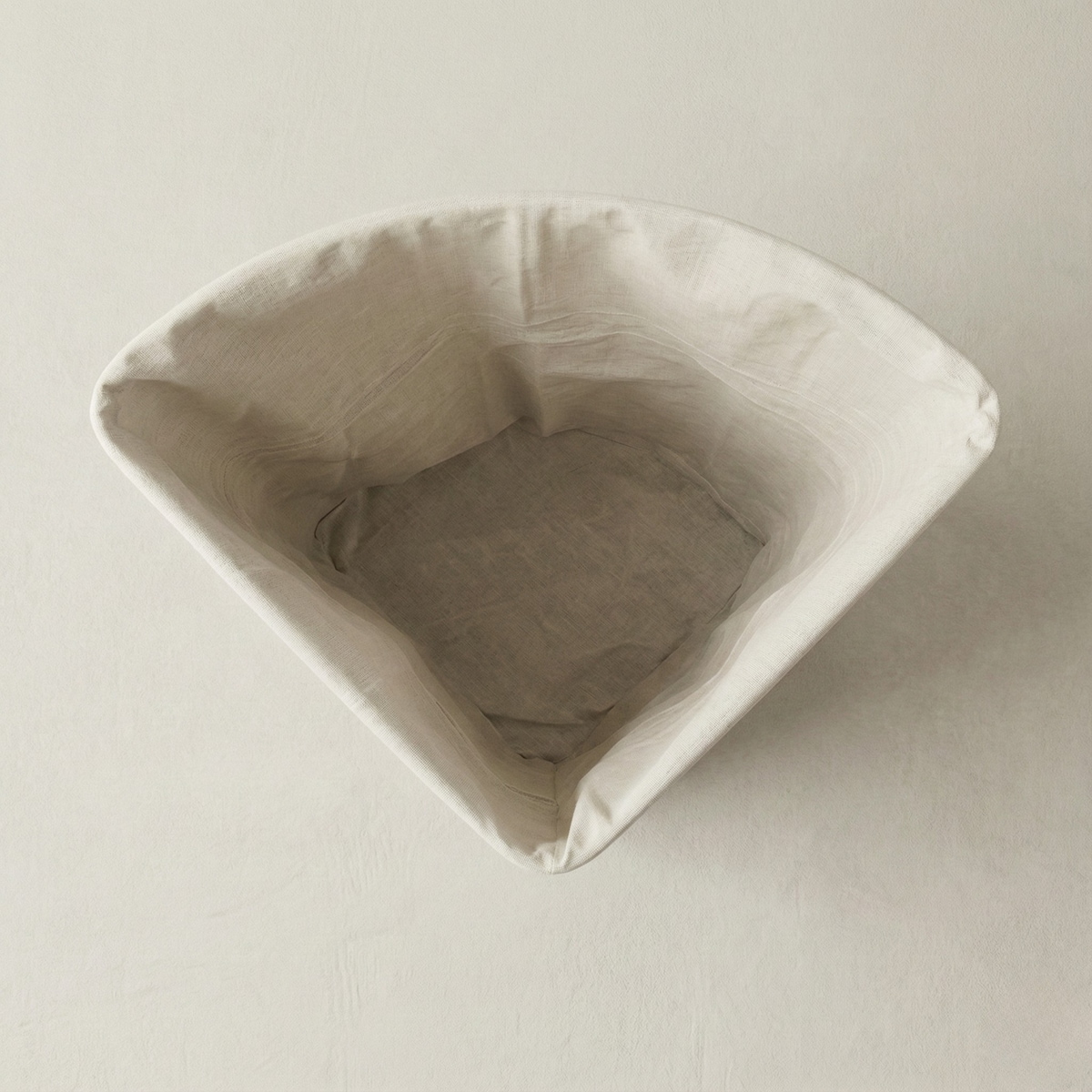 Narożny kosz na pranie ARCO, bambus, 60 l