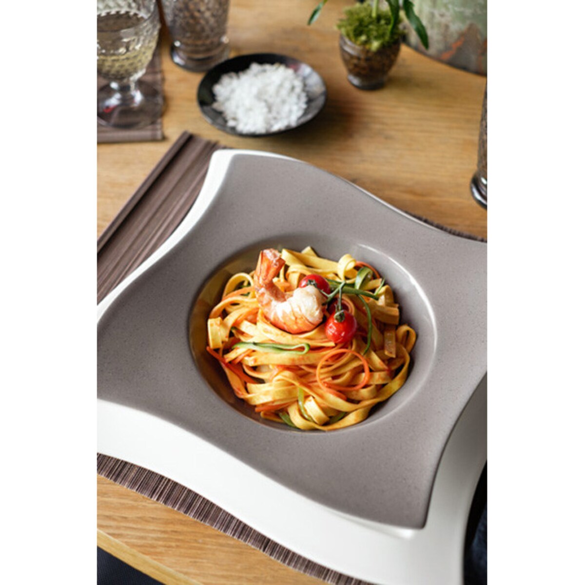 Talerz głęboki do makaronów NewWave Stone, Villeroy & Boch