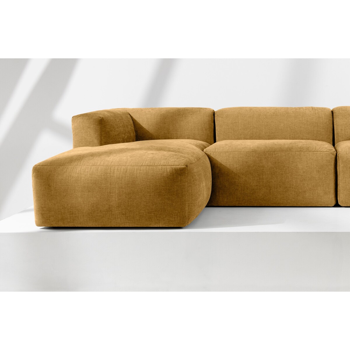 KONSIMO BUFFO Sofa narożna lewa 6-osobowa z wyjątkowo miękkim siedziskiem, kolor miodowy