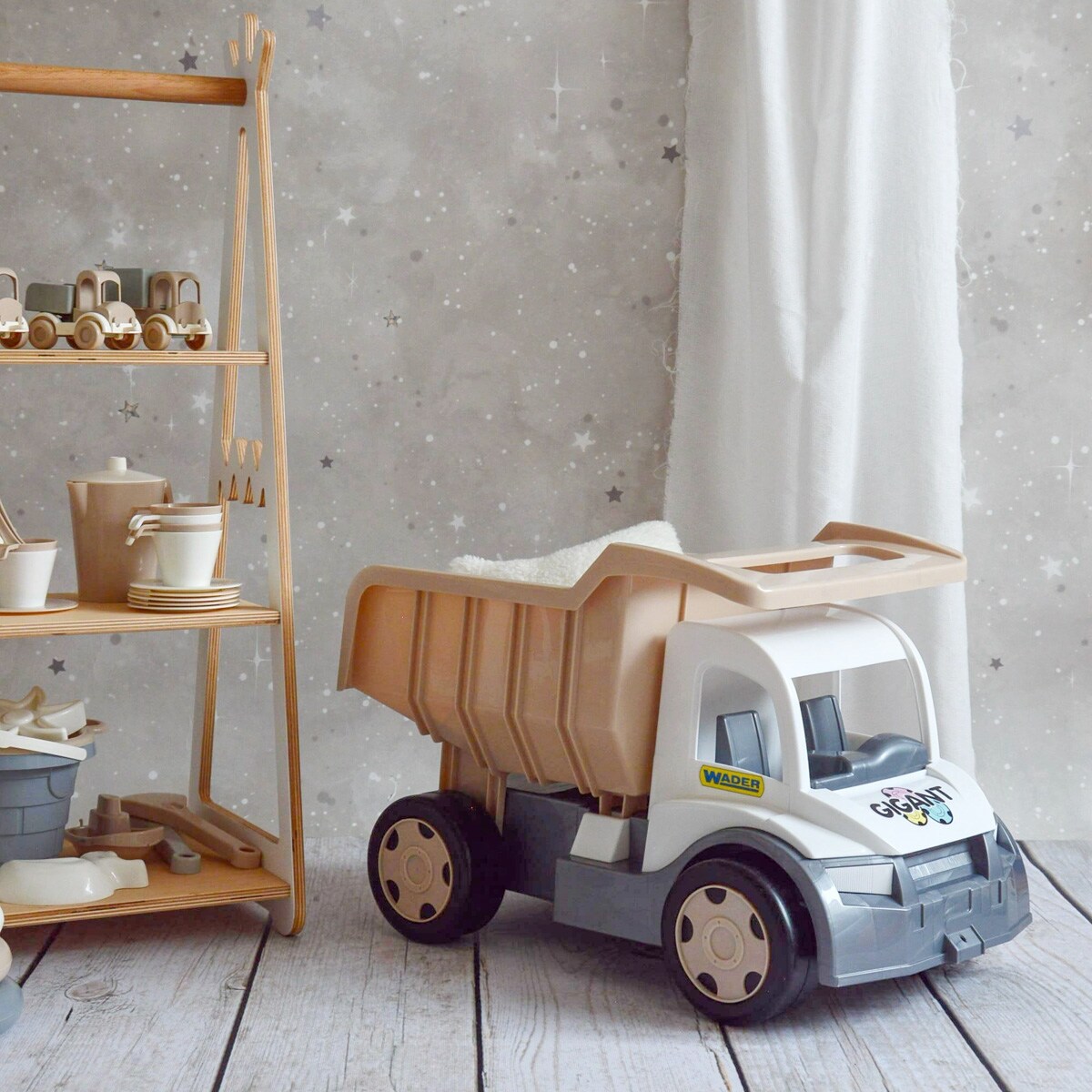 Beżowy duży samochód wywrotka dla dzieci WADER do 150kg