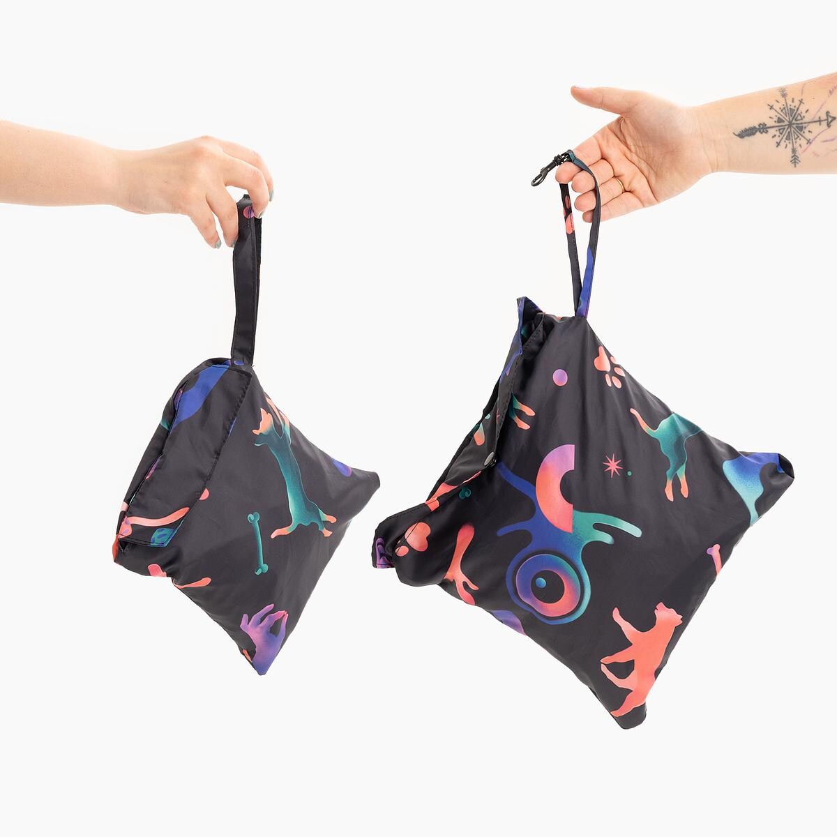 Płaszcz przeciwdeszczowy dla psa Psychodelia - Rozmiar: XS