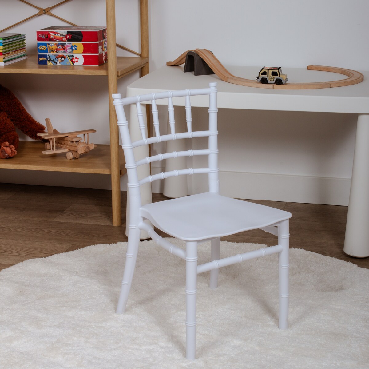 Krzesełko dla dzieci plastikowe z oparciem białe dziecięce