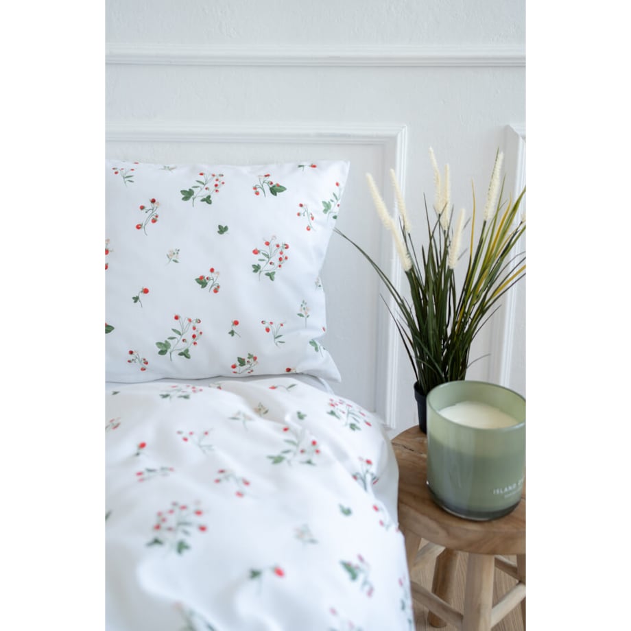 Pościel Poziomki 160 x 200 cm + 50 x 60 cm (2 szt)