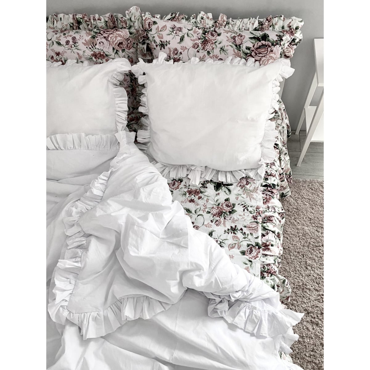 Prześcieradło Na Łóżko Bawełniane Z Ozdobną Falbanką Retro Kwiaty 220 Cm