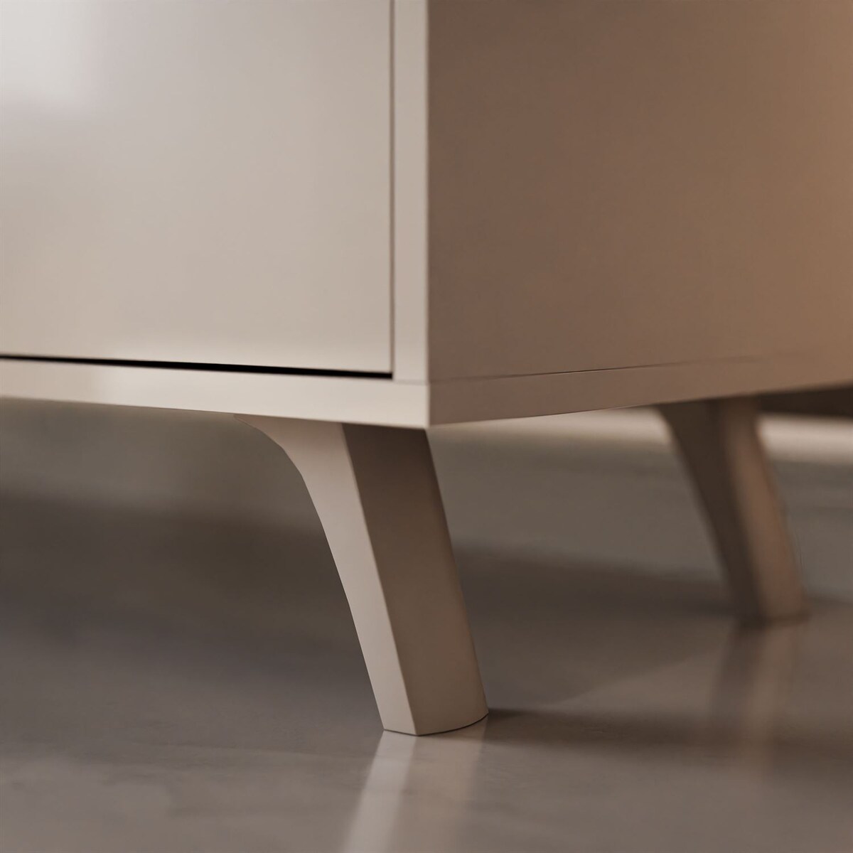 Trzydrzwiowa komoda SANAYI na plastikowych nóżkach, kaszmir połysk