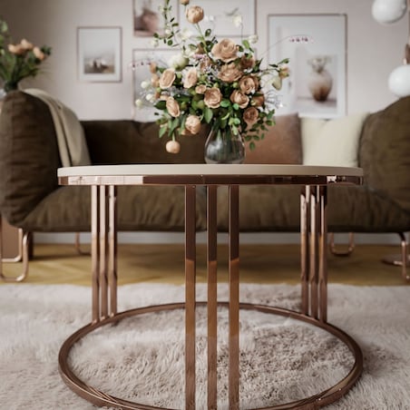 Okrągły stolik kawowy LORI mat z miedzianym stelażem, Kaszmir