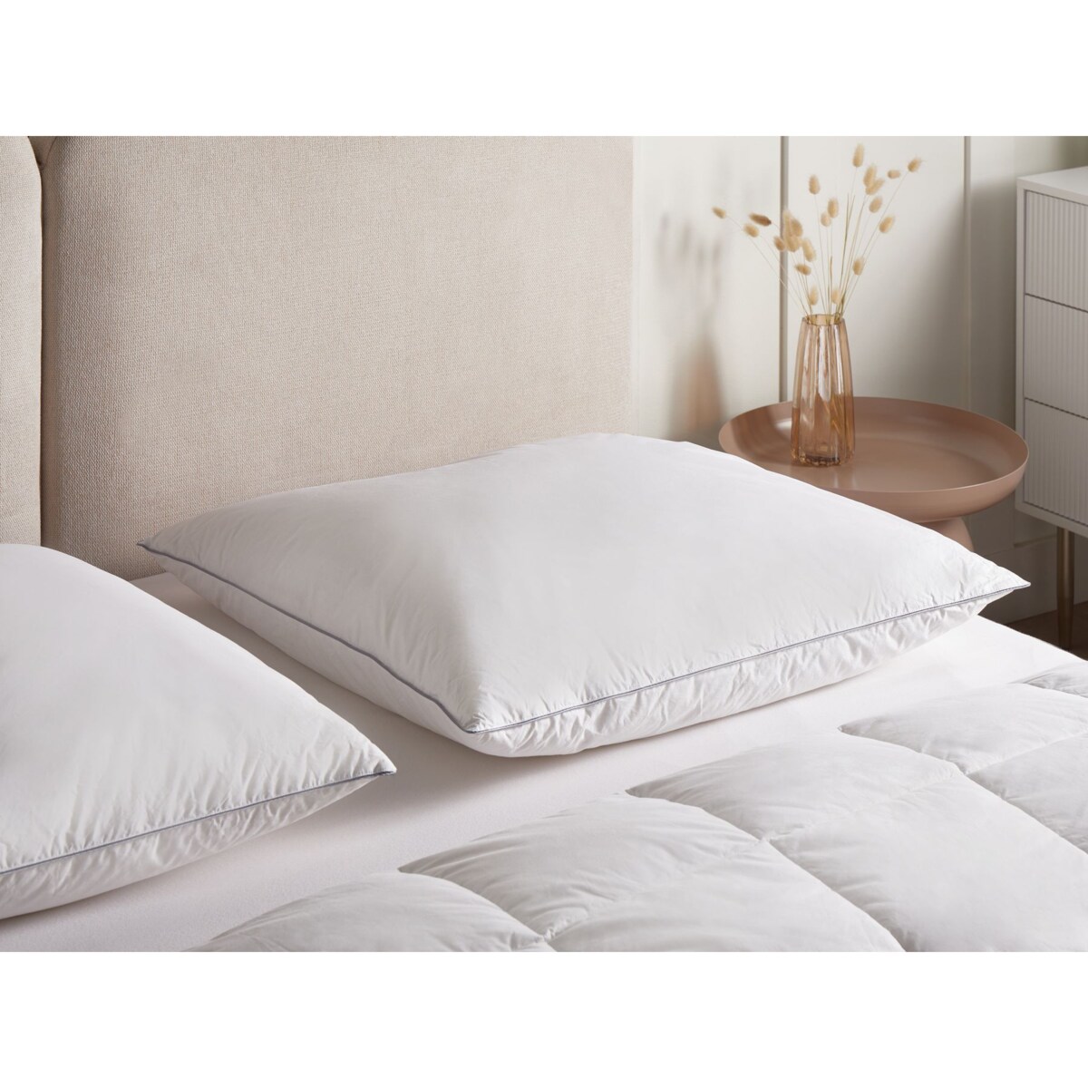 Poduszka trzykomorowa TEIDE Wysoka Kacze pióra i puch 80 x 80 cm