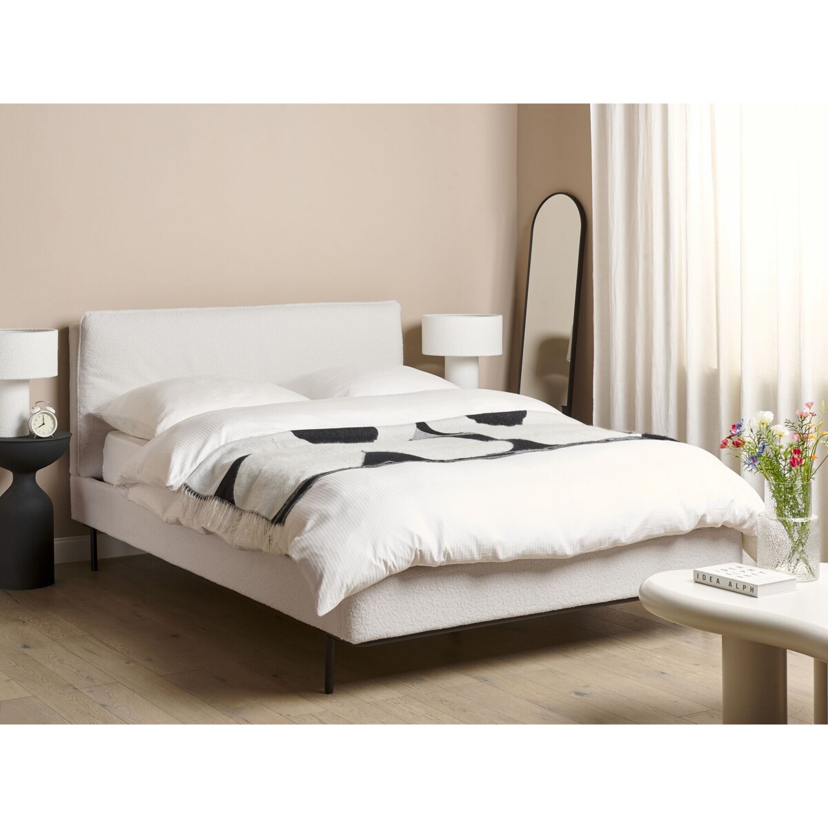 Łóżko boucle 140 x 200 cm białe CORIO