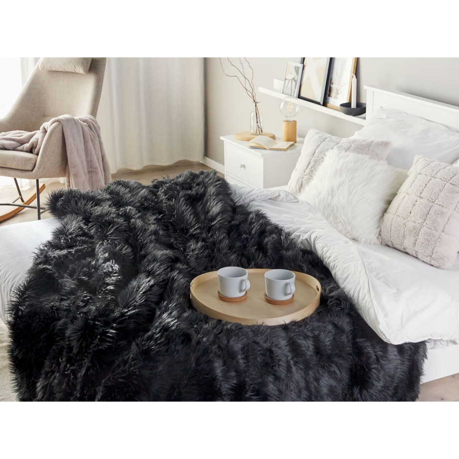 Narzuta na łóżko 200 x 220 cm czarna DELICE