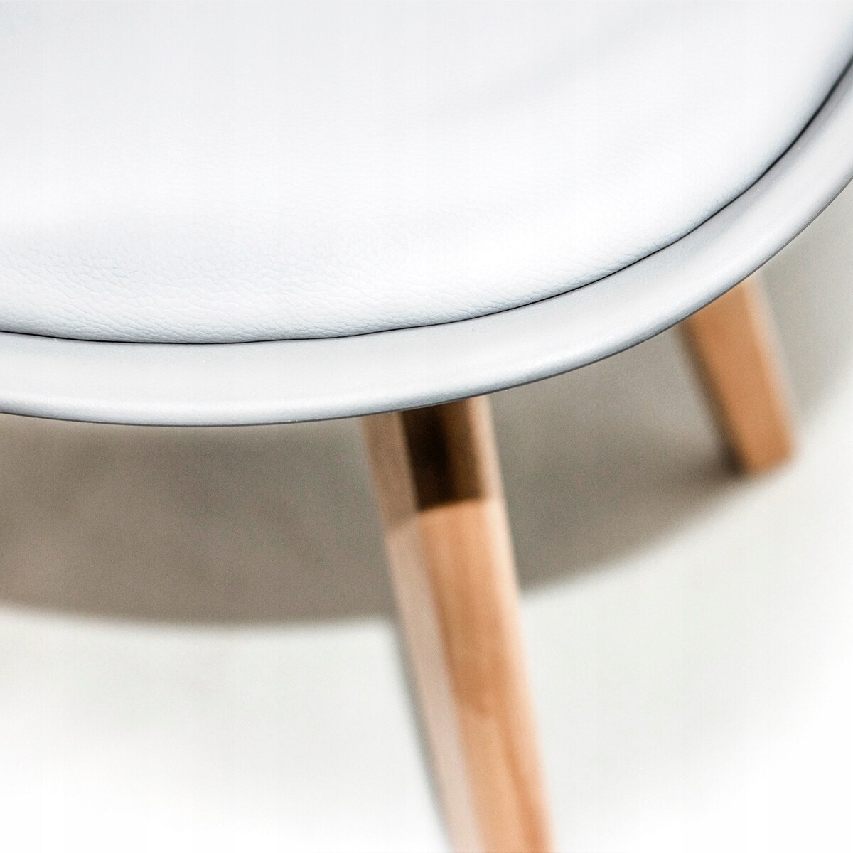 Krzesło plastikowe z poduszką OSLO białe