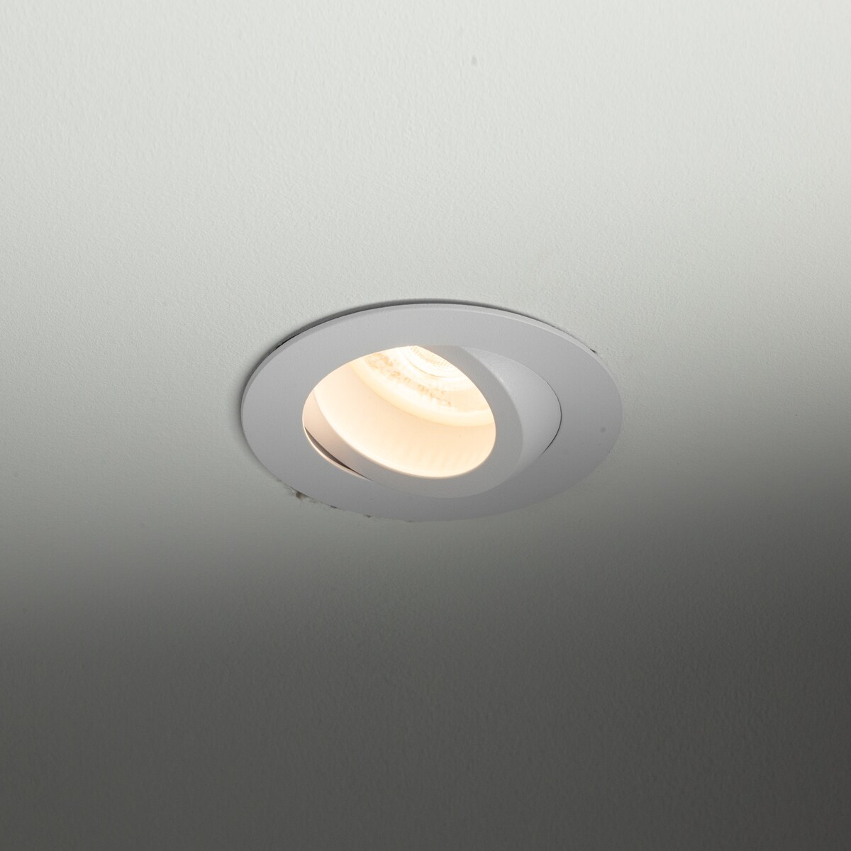 TK Lighting AURA WHITE 10572 oprawa wpuszczana łazienkowa IP65 GU10 biała ruchoma