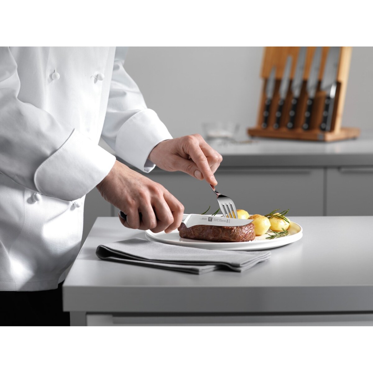 Nóż do steków Zwilling Pro - 12 cm