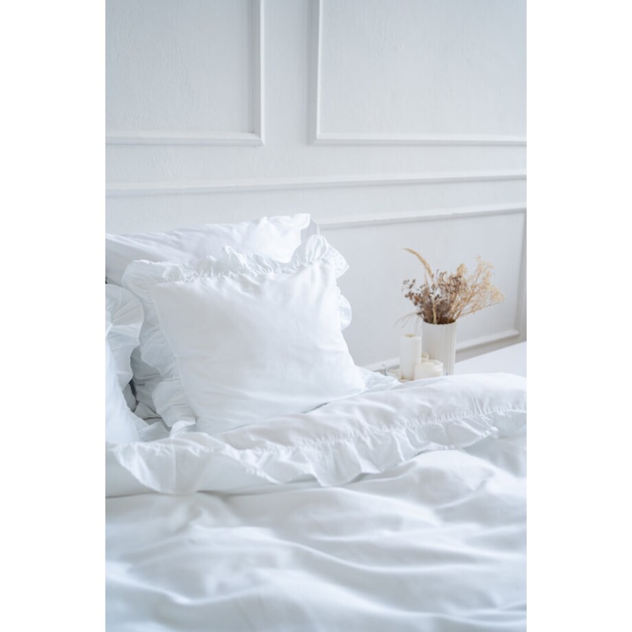 Poszewka satynowa z falbanką pure white 70 x 80 cm