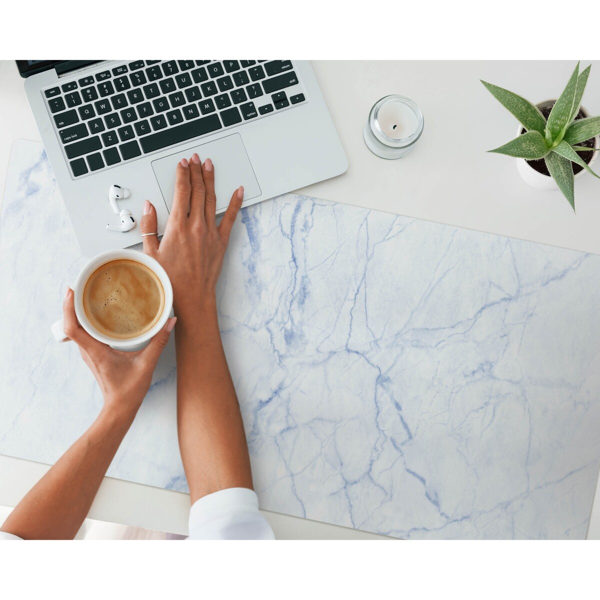 Biała mata na biurko Marmurowe żyłki, 100x50 cm