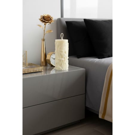 Świeca sojowa z motywem kwiatowym – dekoracyjna świeca do salonu