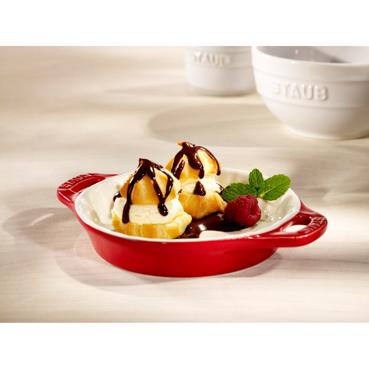 Okrągły półmisek ceramiczny do ciast Staub - 200 ml, Czerwony