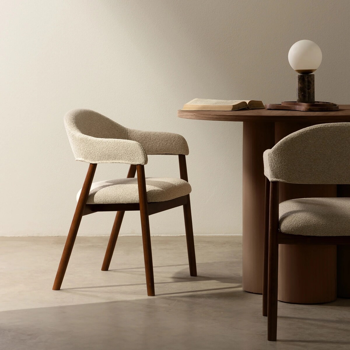 Krzesło tapicerowane YPSILA beżowe boucle 81x57x54 cm