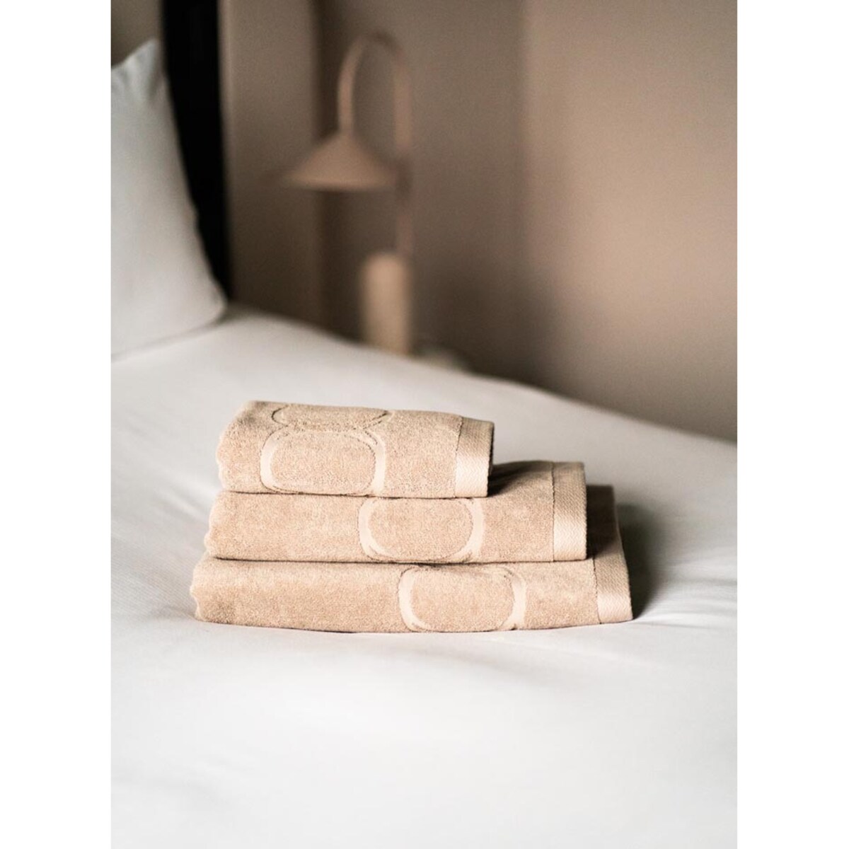 Ręcznik kąpielowy 70 x 140 cm (beżowy) Monogram Opus OFFICINE Monogram