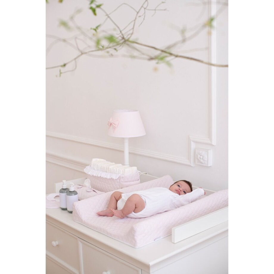 Przewijak pudrowy pikowany z haftem