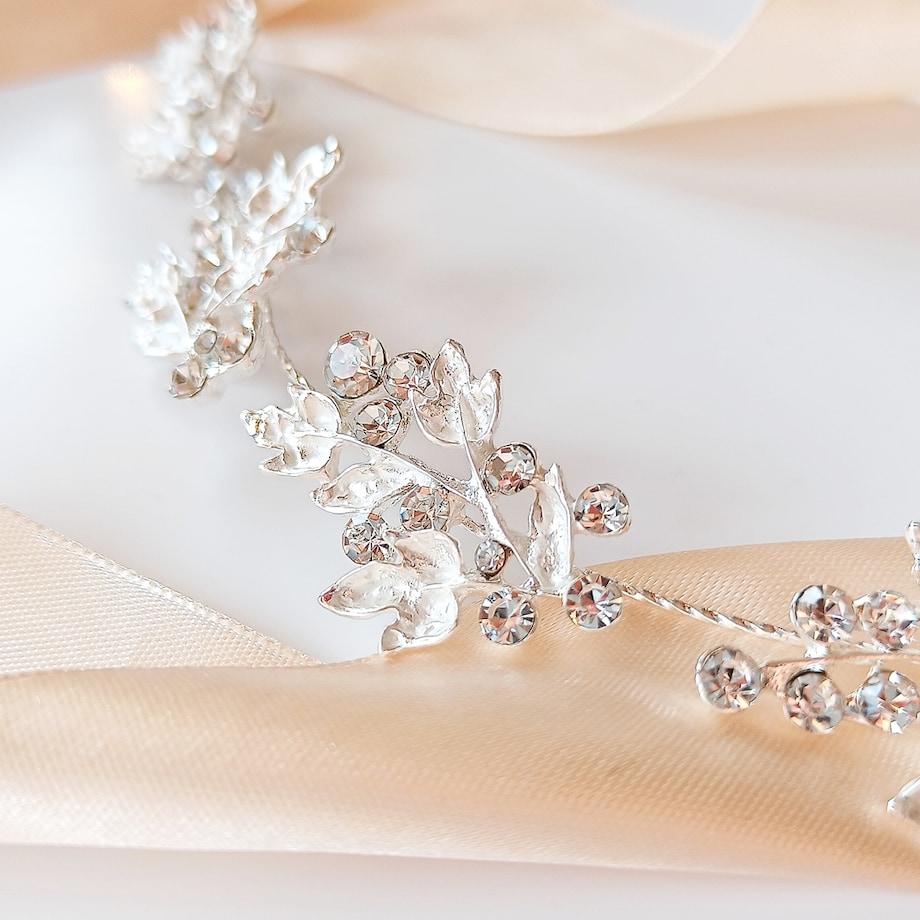 Srebrna gałązka z listkami do włosów na ślub