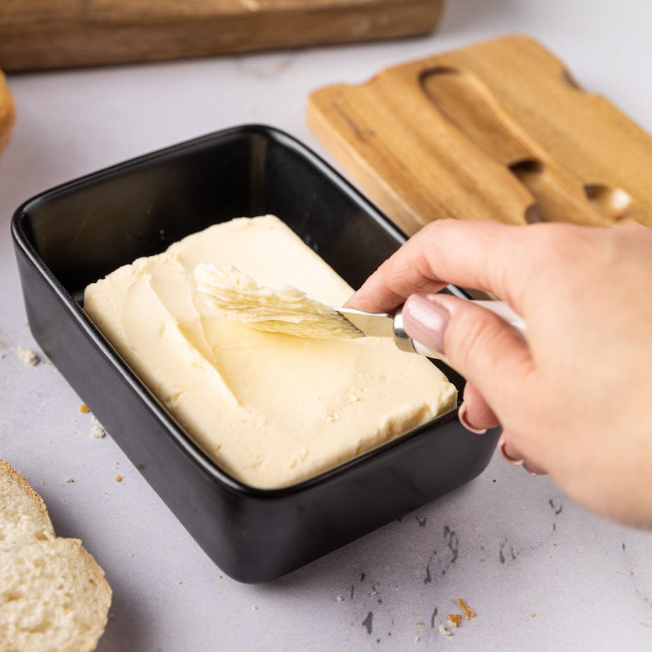 Porcelanowa maselniczka czarna maselnica z nożykiem do masła pokrywka akacjowa KLAUSBERG