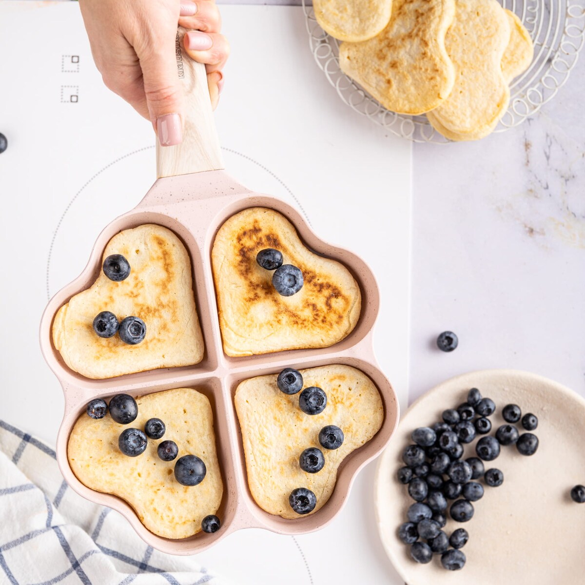 Patelnia marmurkowa 4 w 1 serca do naleśników jajek placków pancake 19x19cm RÓŻOWA KLAUSBERG