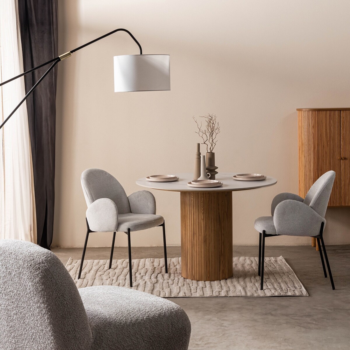 Stół okrągły lamele, efekt białego marmuru, spiek, jesion