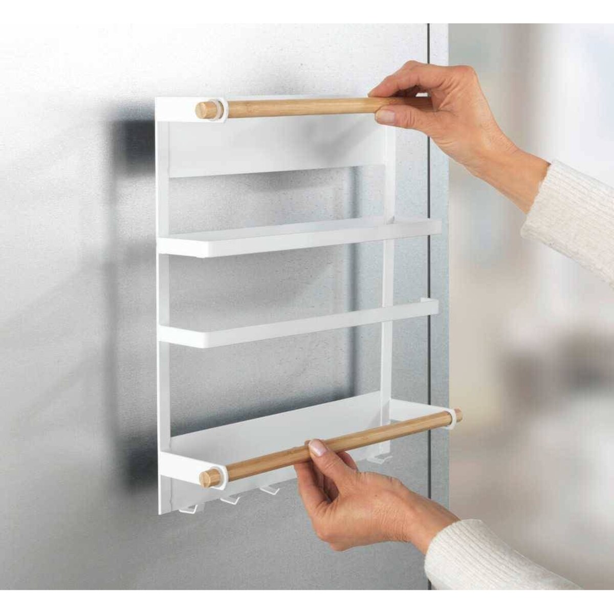 Wielofunkcyjna półka kuchenna MAGNA z uchwytem na ręcznik papierowy i haczykami, montaż bez wiercenia, WENKO