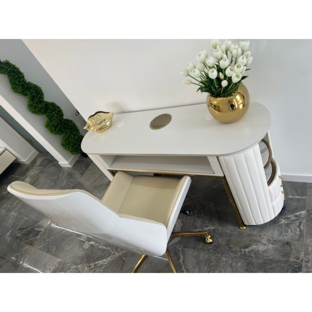 Biurko kosmetyczne z otworem na pochłaniacz biało-złote owalne 140x45x78