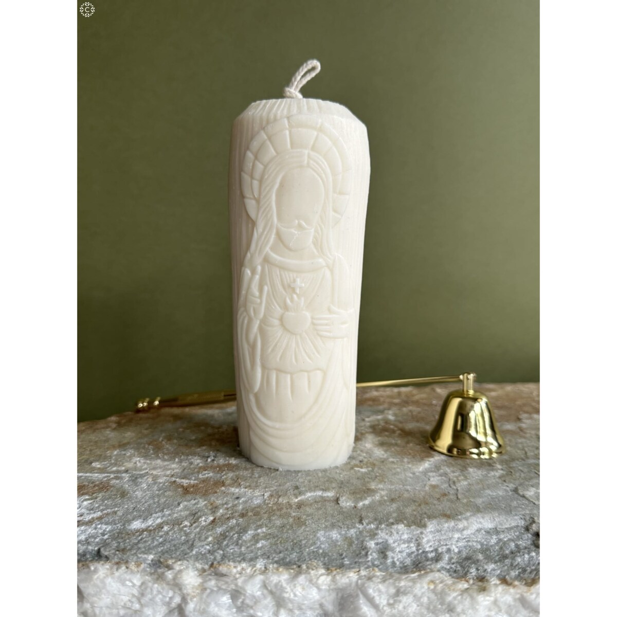 Świeca sojowa w kolorze ecru z motywem Jezusa – świeca religijna