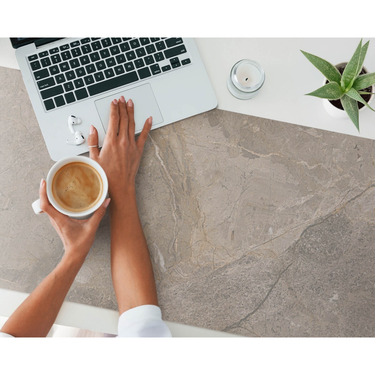Beżowa mata na biurko Kamienny wzór naturalny, 120x60 cm