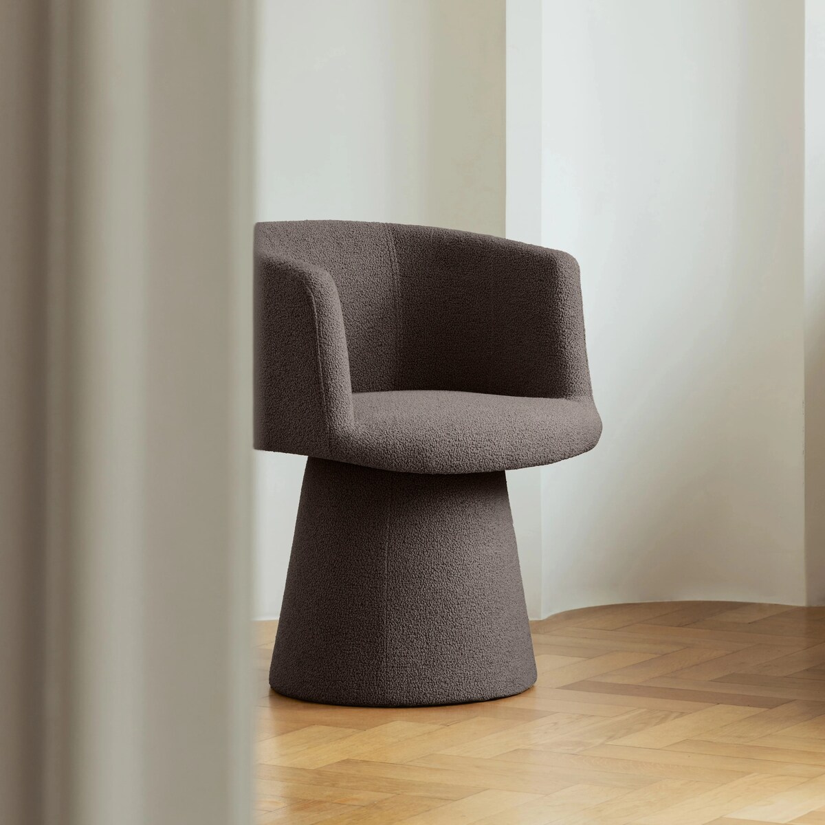 Krzesło obrotowe czekoladowe bouclé Nalf