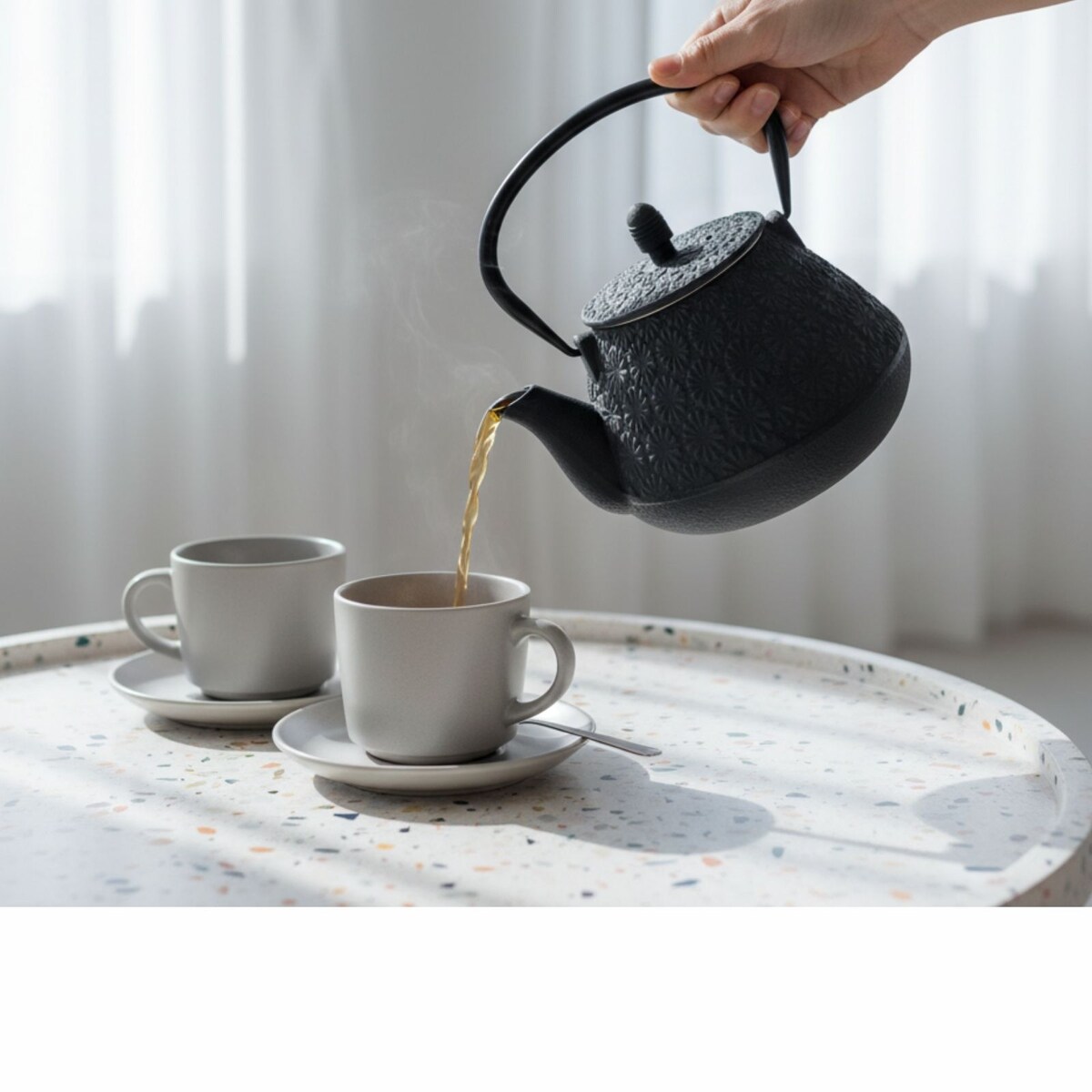 Czajnik żeliwny z zaparzaczem TAKI, 1000 ml