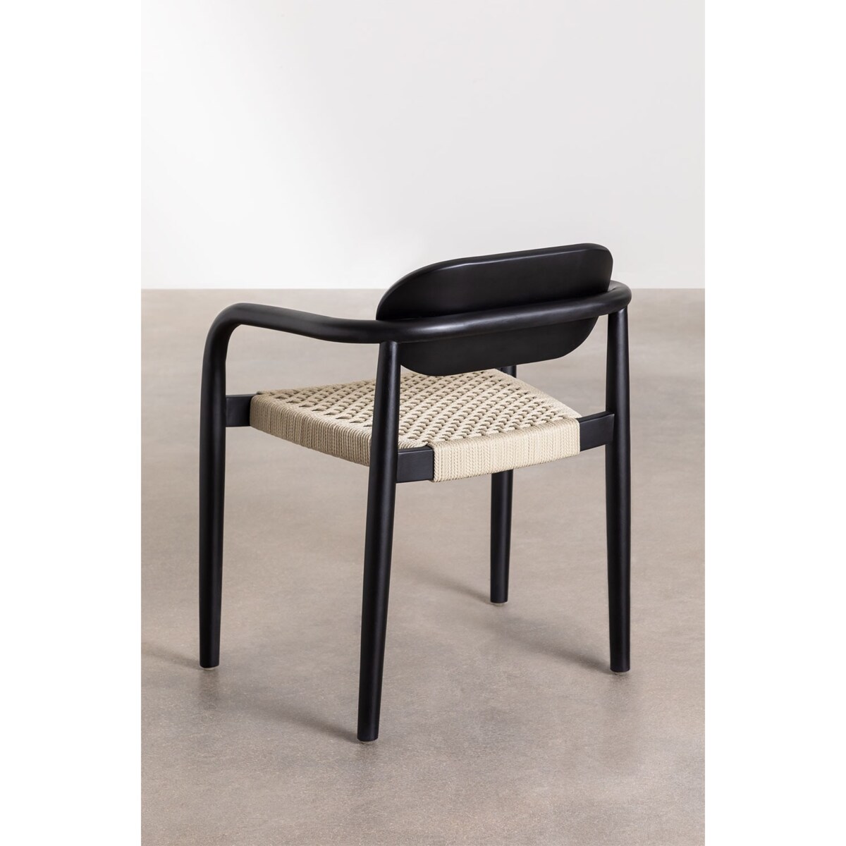 Krzesło drewniane z podłokietnikami i plecionką Ugmen czarne