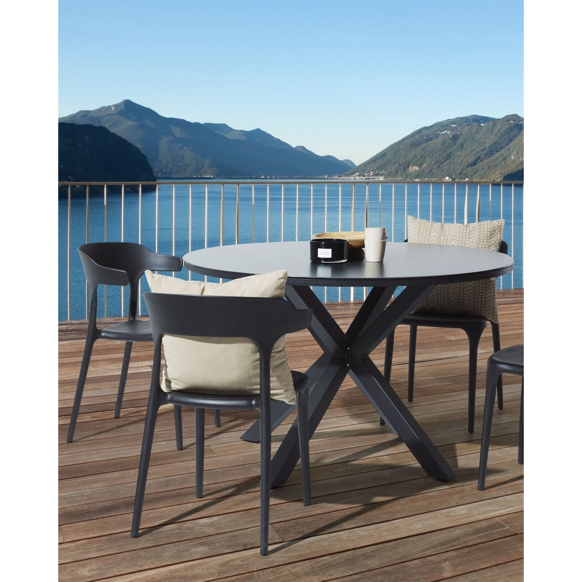 Zestaw 4 krzeseł do jadalni czarne GUBBIO