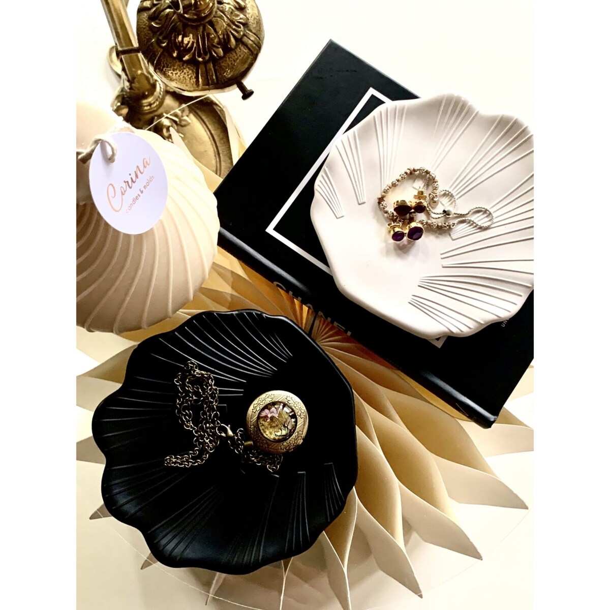 Taca dekoracyjna Shell Stone Czarna