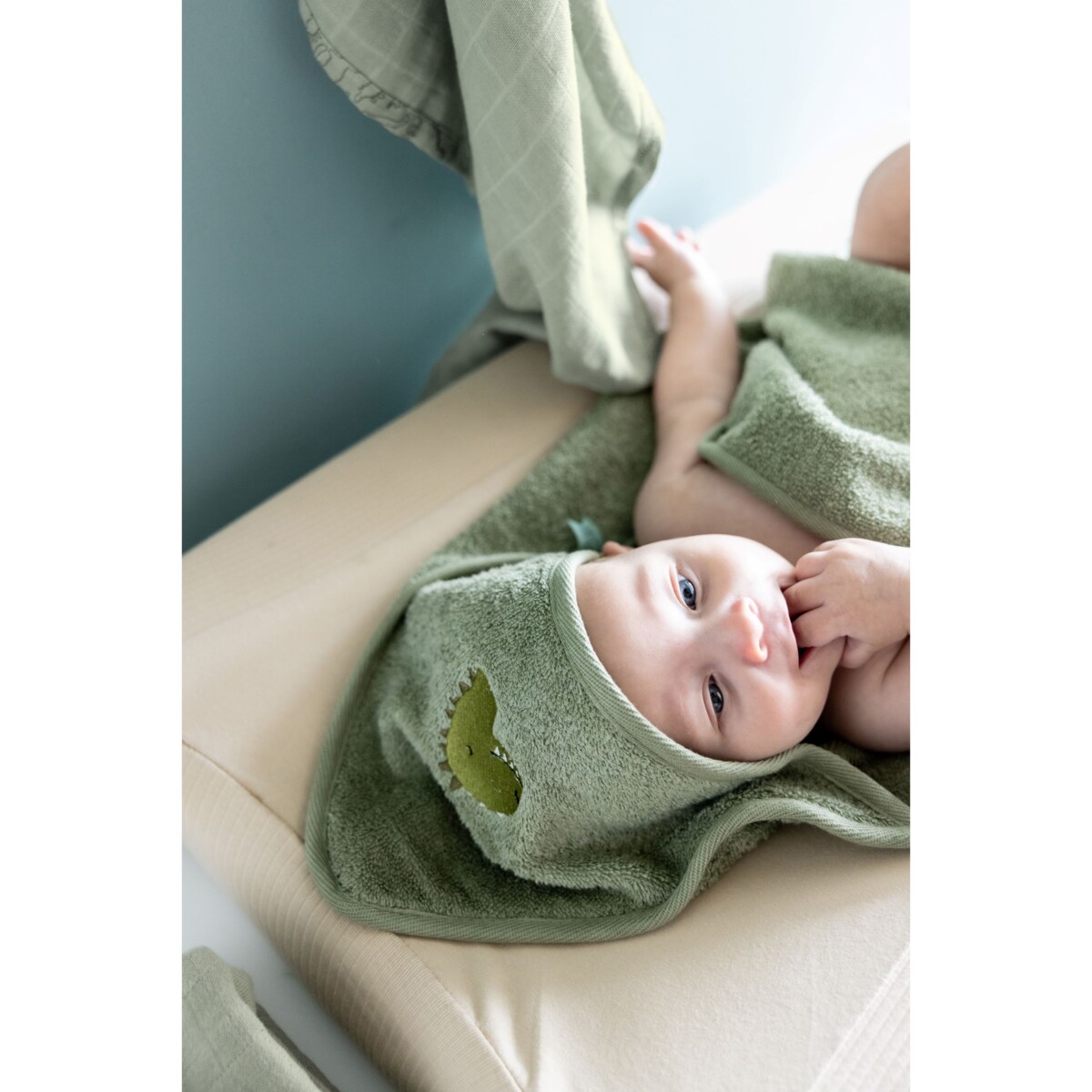 Ręcznik kąpielowy z kapturem 75x75cm - Aura Dinozaur Trixie Baby