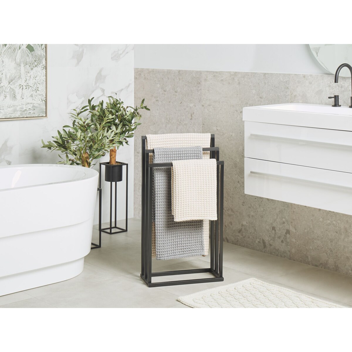 Stojak na ręczniki 45 x 84 cm czarny z ciemnym drewnem CHARRAS