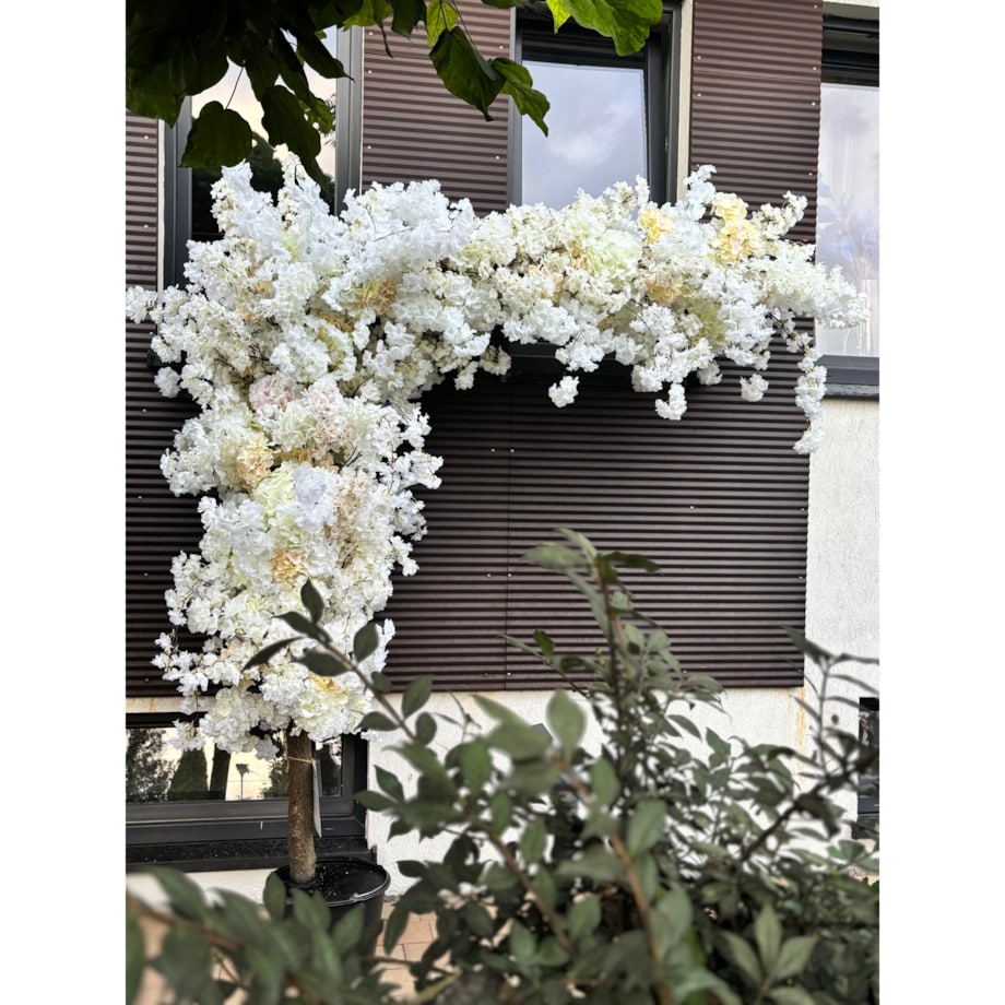 Drzewo kwitnącej wiśni kremowo-biała boczna na naturalnym pniu 220 cm