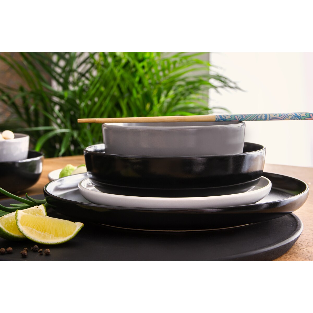 KONSIMO VICTO Zestaw obiadowy 6-osobowy czarny/biały/szary/czarne (24 elementy)